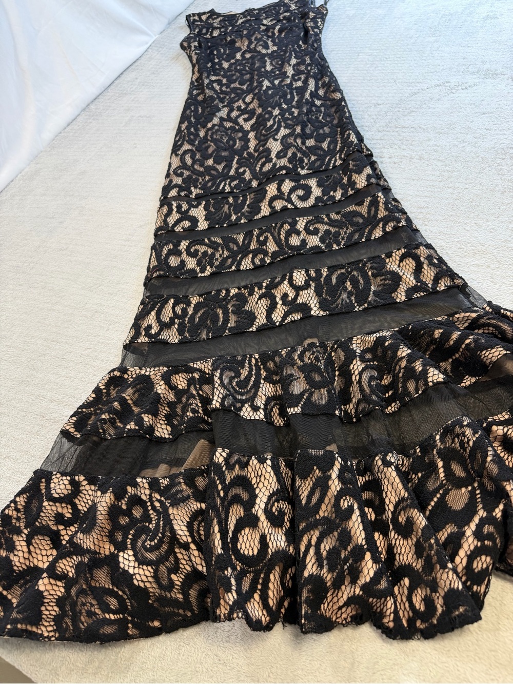 Betsy & Adam Black Lace Mermaid Gown Size 4 Formal Evening Dress - Picture 8 of 13